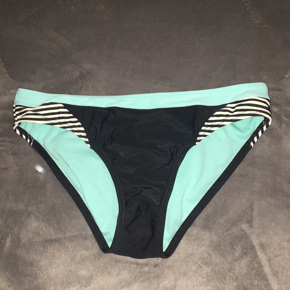 Black and Blue bikini bottoms 💙🖤